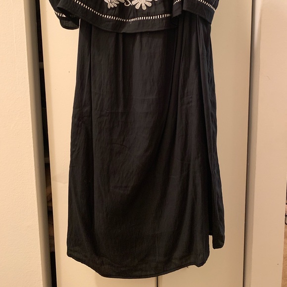 Black and White dress - Picture 2 of 2